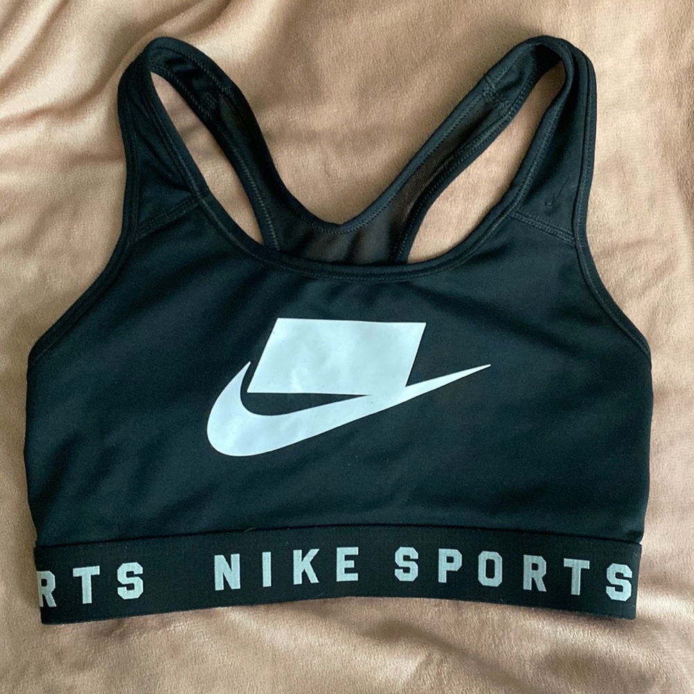 🦋2/$22 Nike sports bra